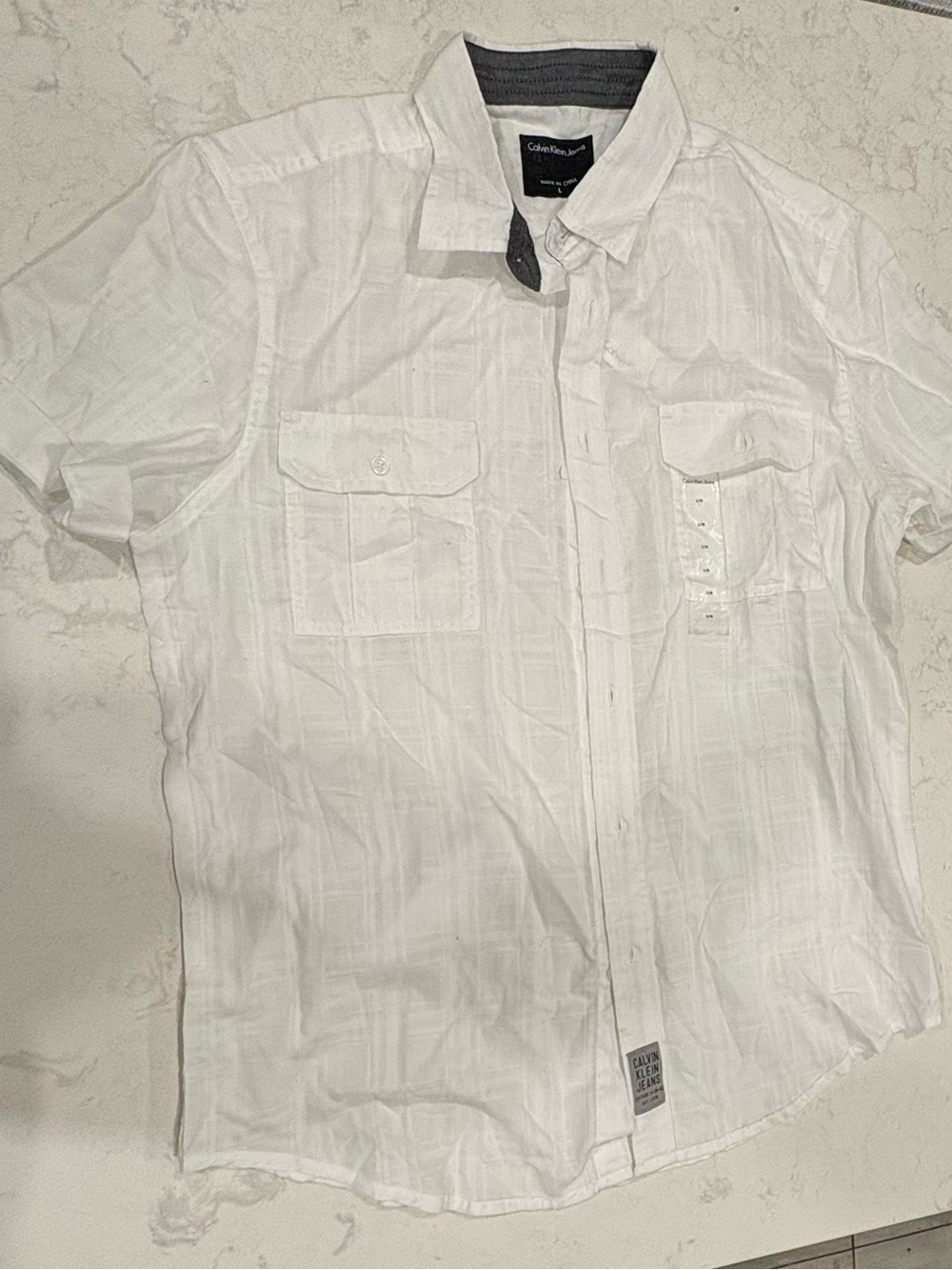 Calvin Klein Jeans White Short-Sleeve Button Down Shirt large